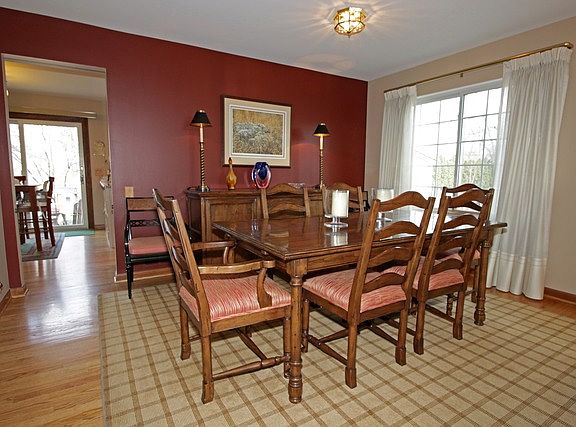 3rd image of 972 Tylerton Cir