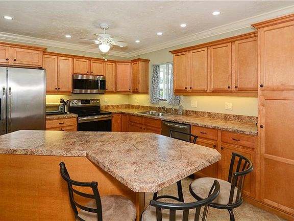 3rd image of 7480 Cass Cir