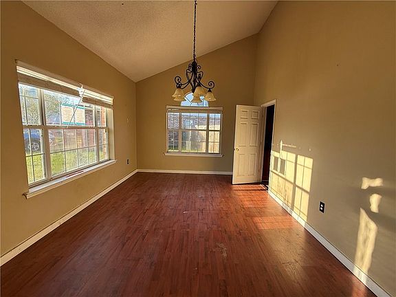 3rd image of 5542 Sandlewood Ct