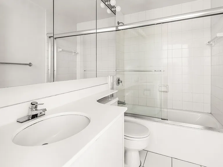 150 W 51st St #2119 — Photo 11