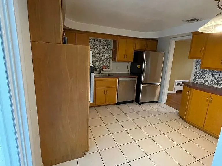 910 Shreiner Ave — Photo 3