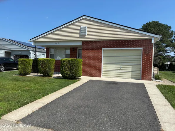 65 Woodstock Drive, Toms River, NJ 08757