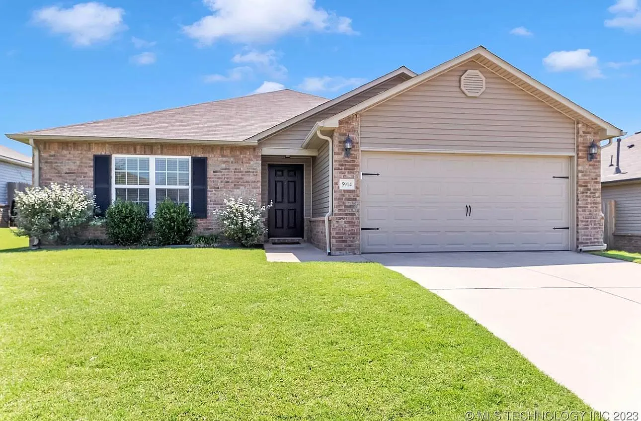 3 bed, 1488 sqft, $1,900 — Photo 1