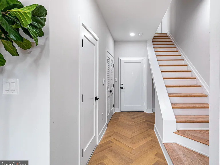 1516 E Capitol St NE — Photo 43