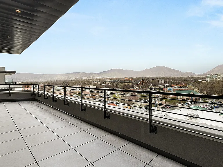 Dione | Balcony - view2