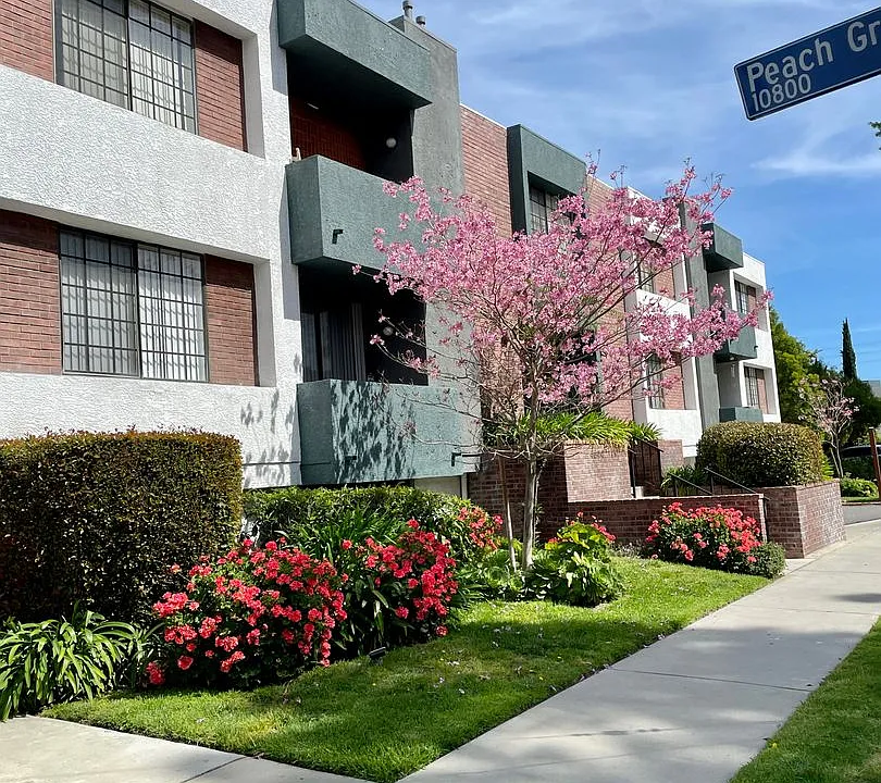 4844 Riverton Ave.