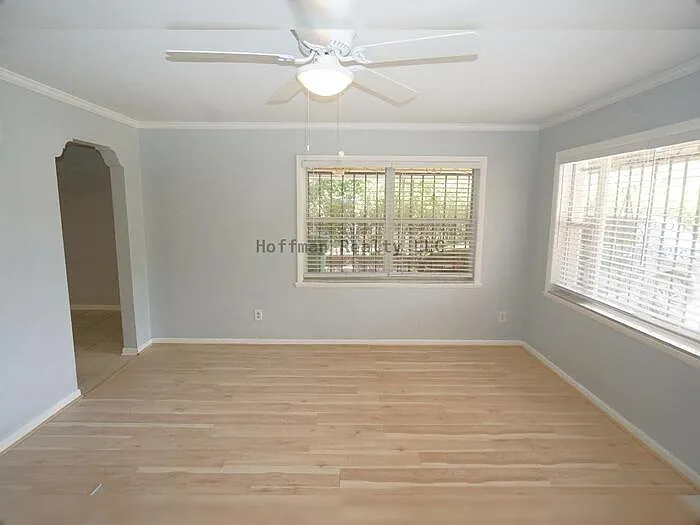 207 N Gomez Ave — Photo 3