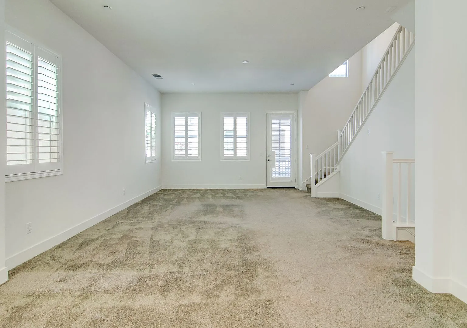 4-Bed Detached Home in Gated Santa Ana Community — Photo 4