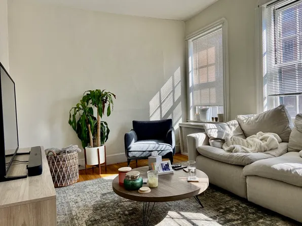 81 W Cedar St APT 31, Boston, MA 02114