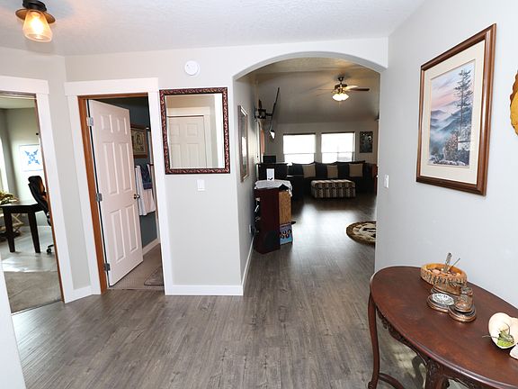 3rd image of 8025 N Chateaux Dr