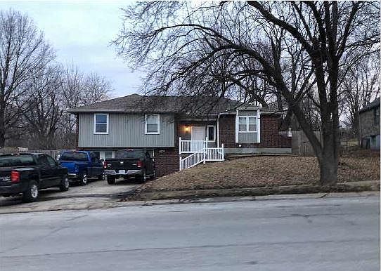 1st image of 3301 NW Castle Dr