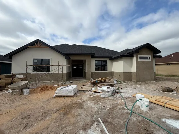 221 Violeta Dr, Eagle Pass, TX 78852