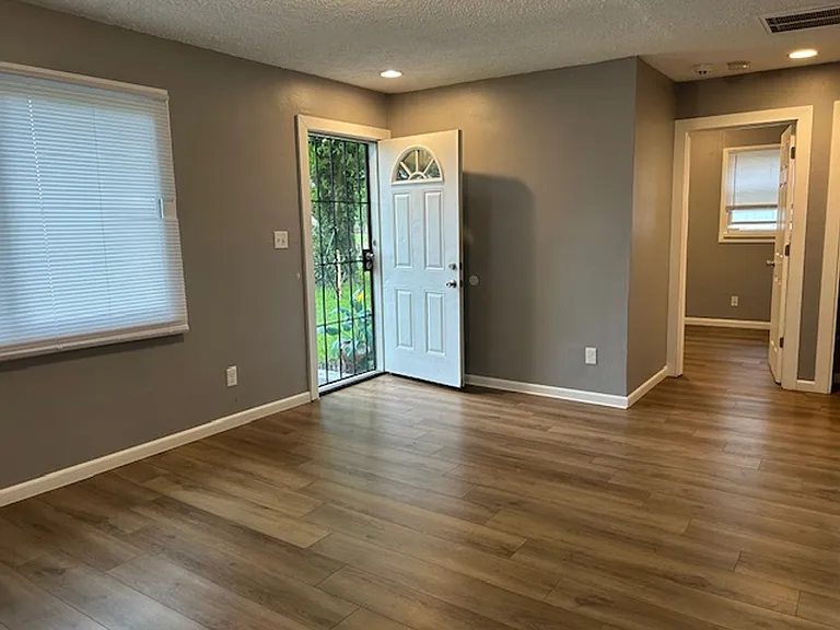 111 N Smithville Rd — Photo 3