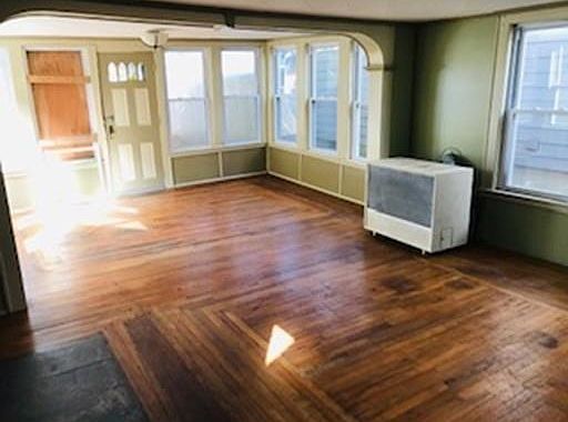 4th image of 1089 Tobey St