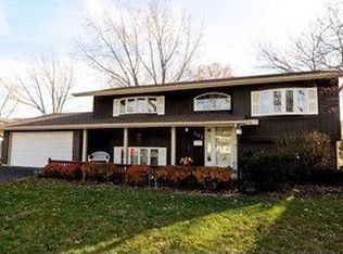 561 Yarmouth Rd, Elk Grove Village, IL 60007