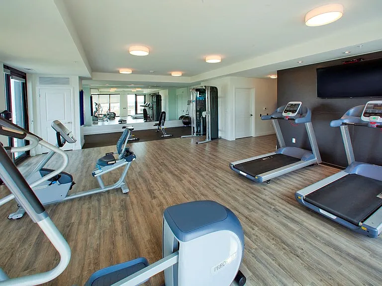 460 A Belmont Ave W #At 460b — Photo 38