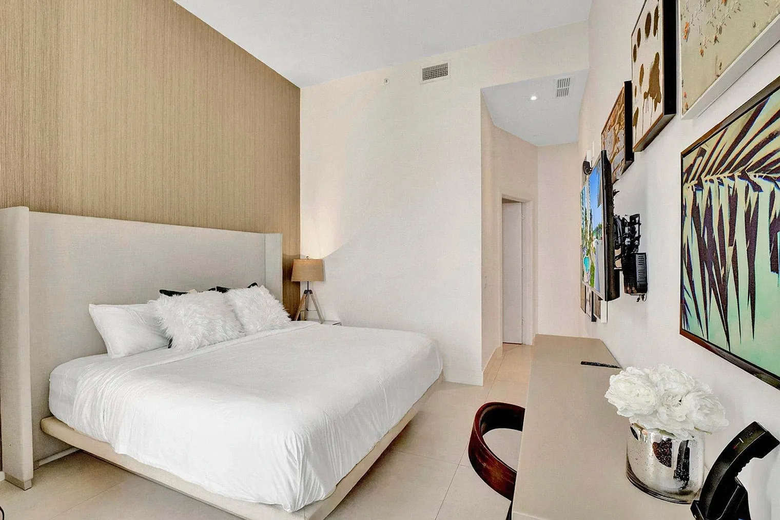 2 bed, 2.0 bath, 1097 sqft, $4,869 — Photo 3
