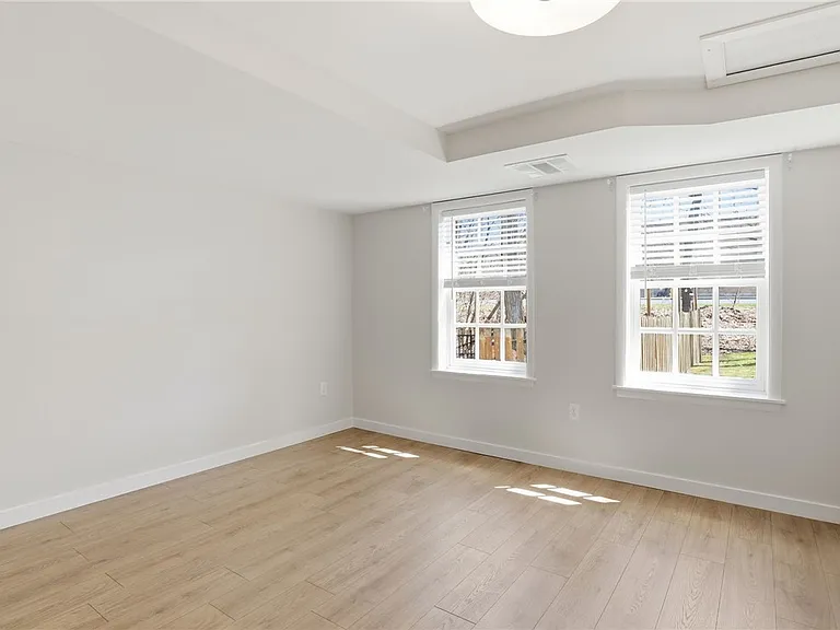 1474 Marsh Rd — Photo 12