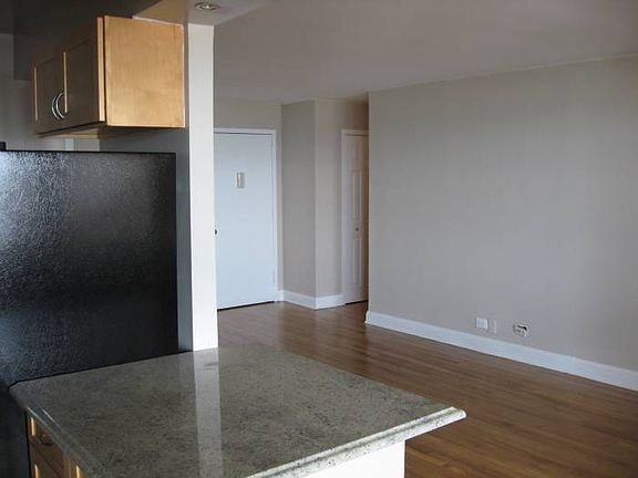 3rd image of 80 N Moore St APT 7D