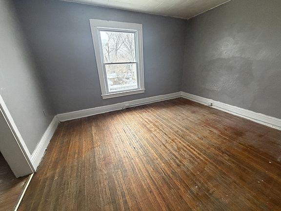 3rd image of 195 Parsells Ave