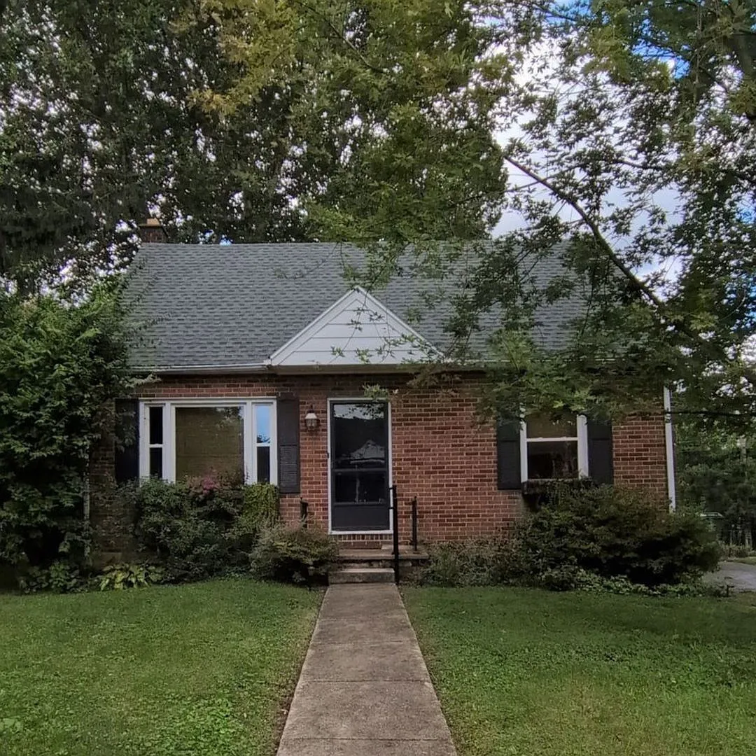 Single Family Home with Bonus Room — Photo 1