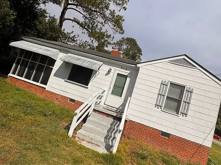 710 Green St — Photo 1