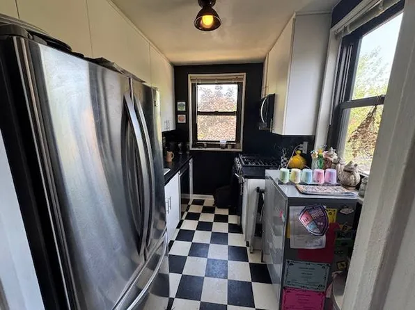 158-22 16th Avenue image 2 of 7