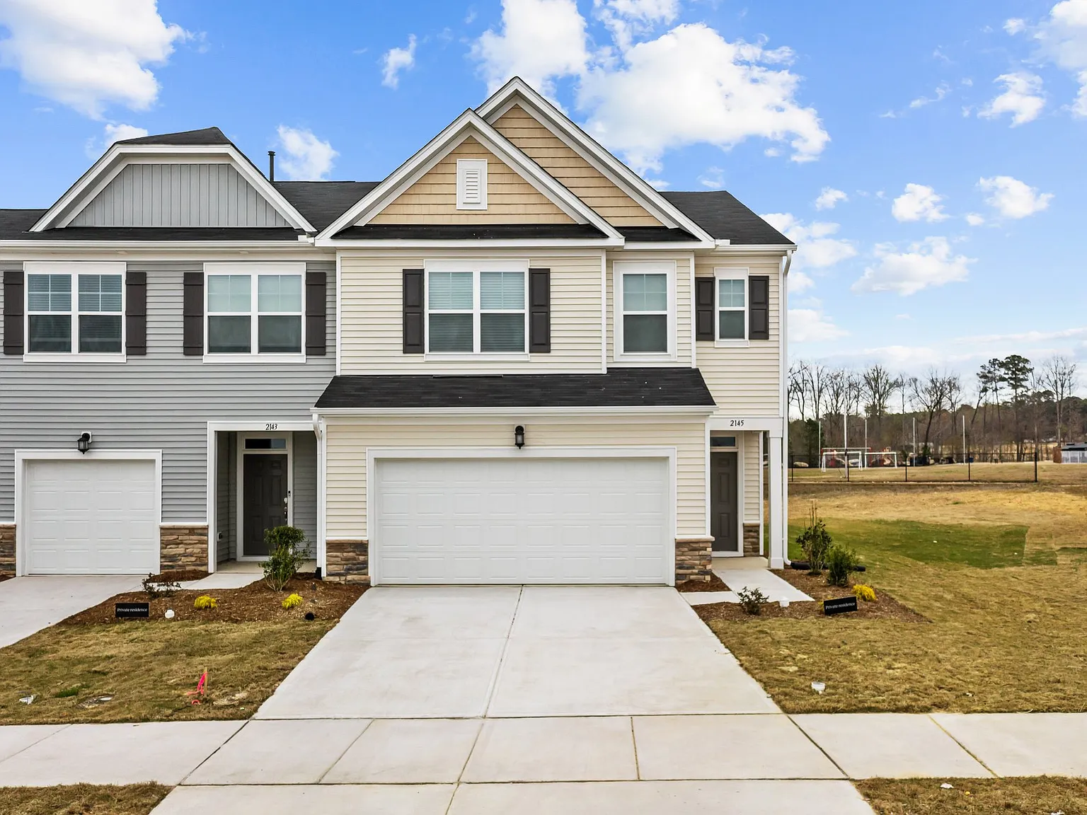 3 bed, 2.5 bath, 2100 sqft, $2,250 — Photo 1