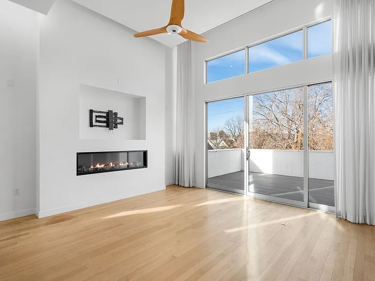 1125 W 37th Ave — Photo 4