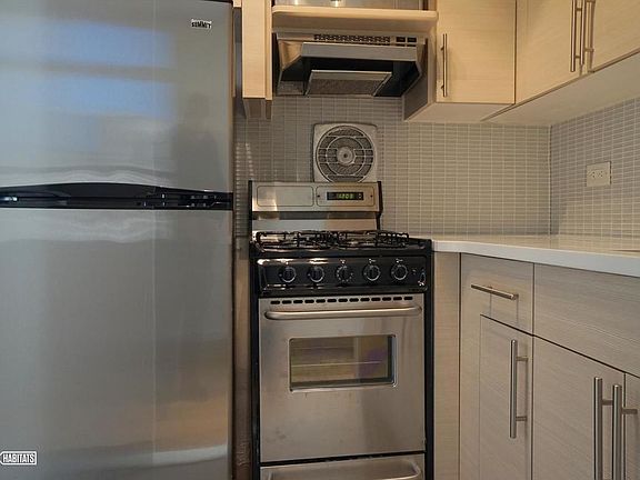 4th image of 4 Park Ave APT 17P