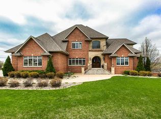 20999 Country Squire Ln, Dubuque, IA 52001