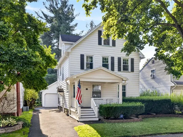 80 Croydon Rd, Rochester, NY 14610