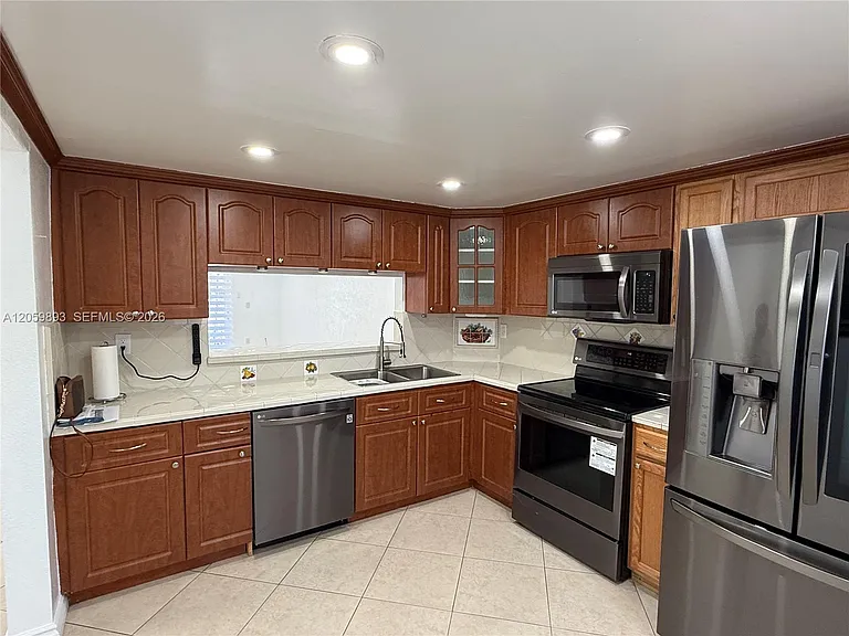 1100 W 35th St #8 — Photo 11