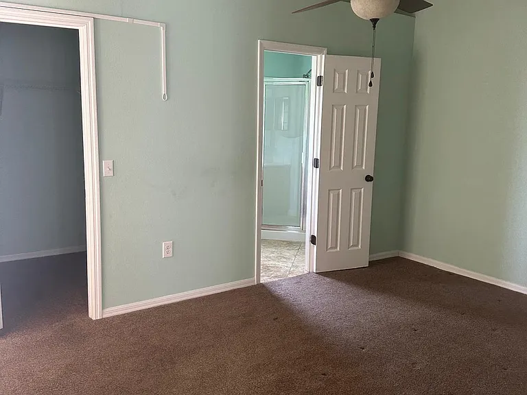 1068 Saint Johns St SE — Photo 12