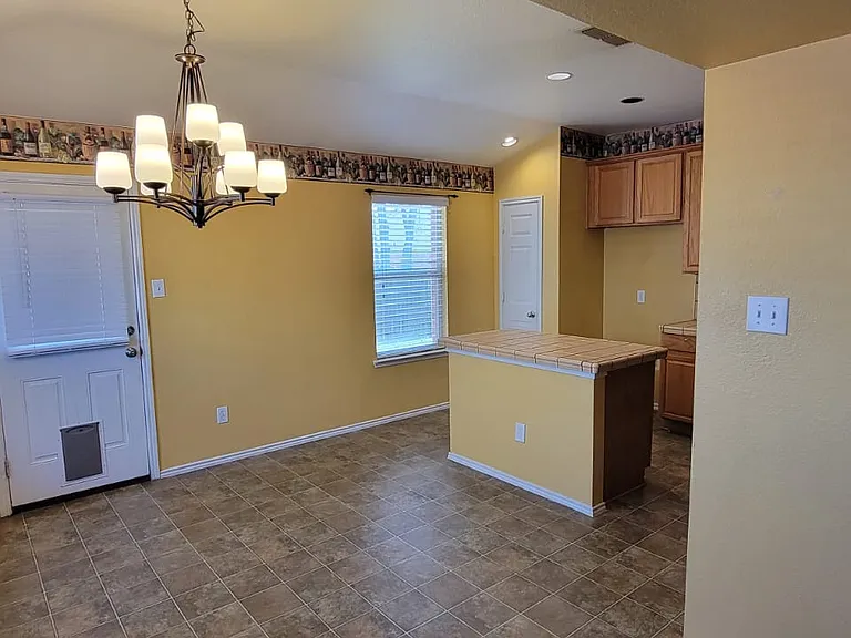 704 International Dr — Photo 8