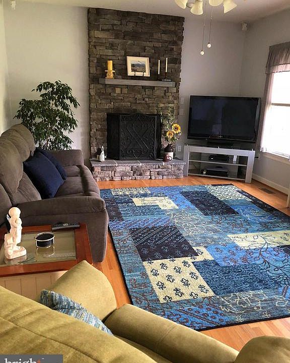 2nd image of 215 Rod Cir
