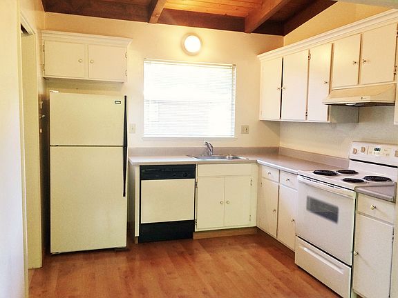 3rd image of 915 E Blithedale Ave APT 12