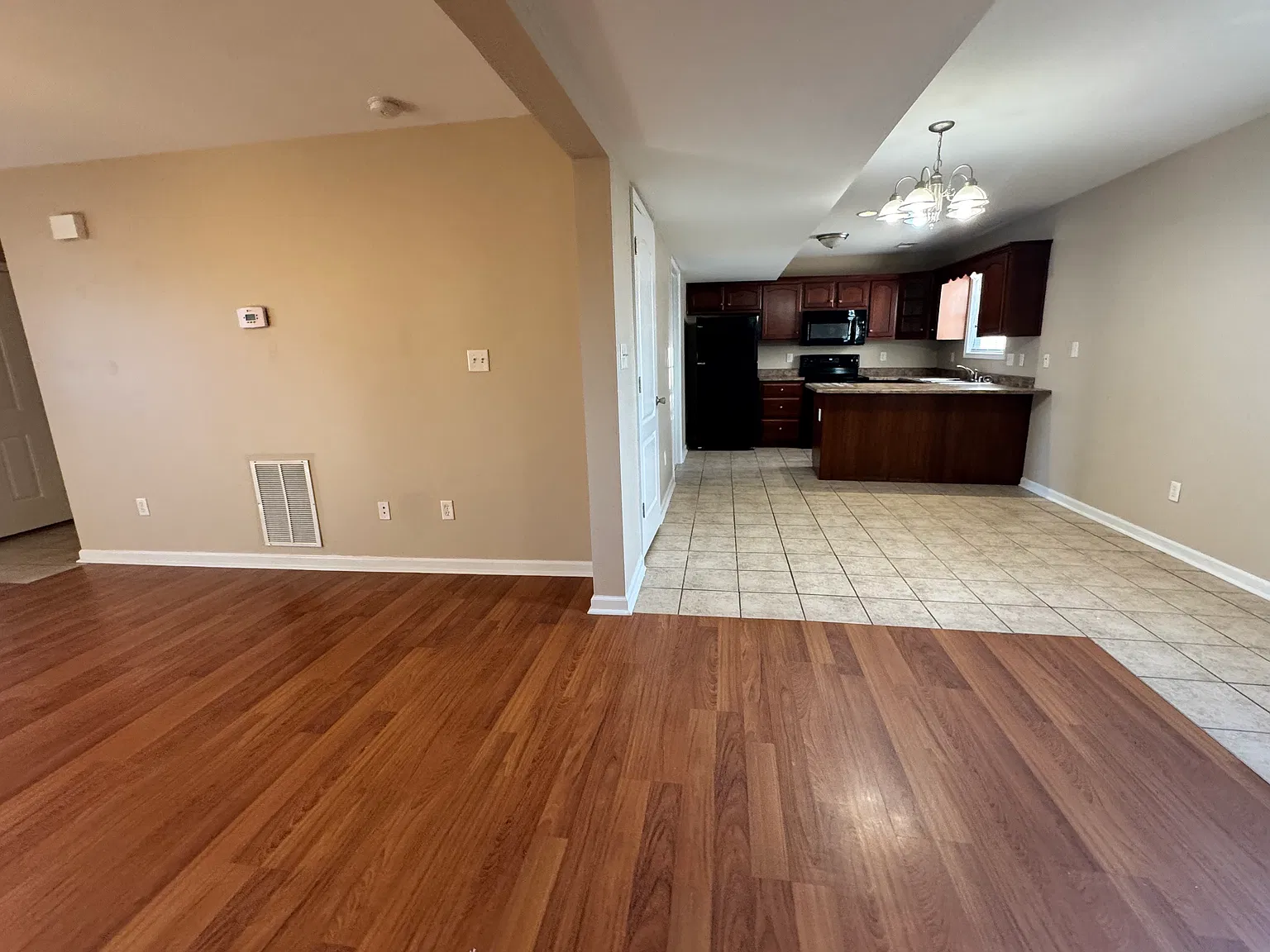3 bed, 2.5 bath, 1785 sqft, $1,400 — Photo 3