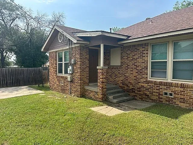 3 bed, 1900 sqft, $2,100 — Photo 4