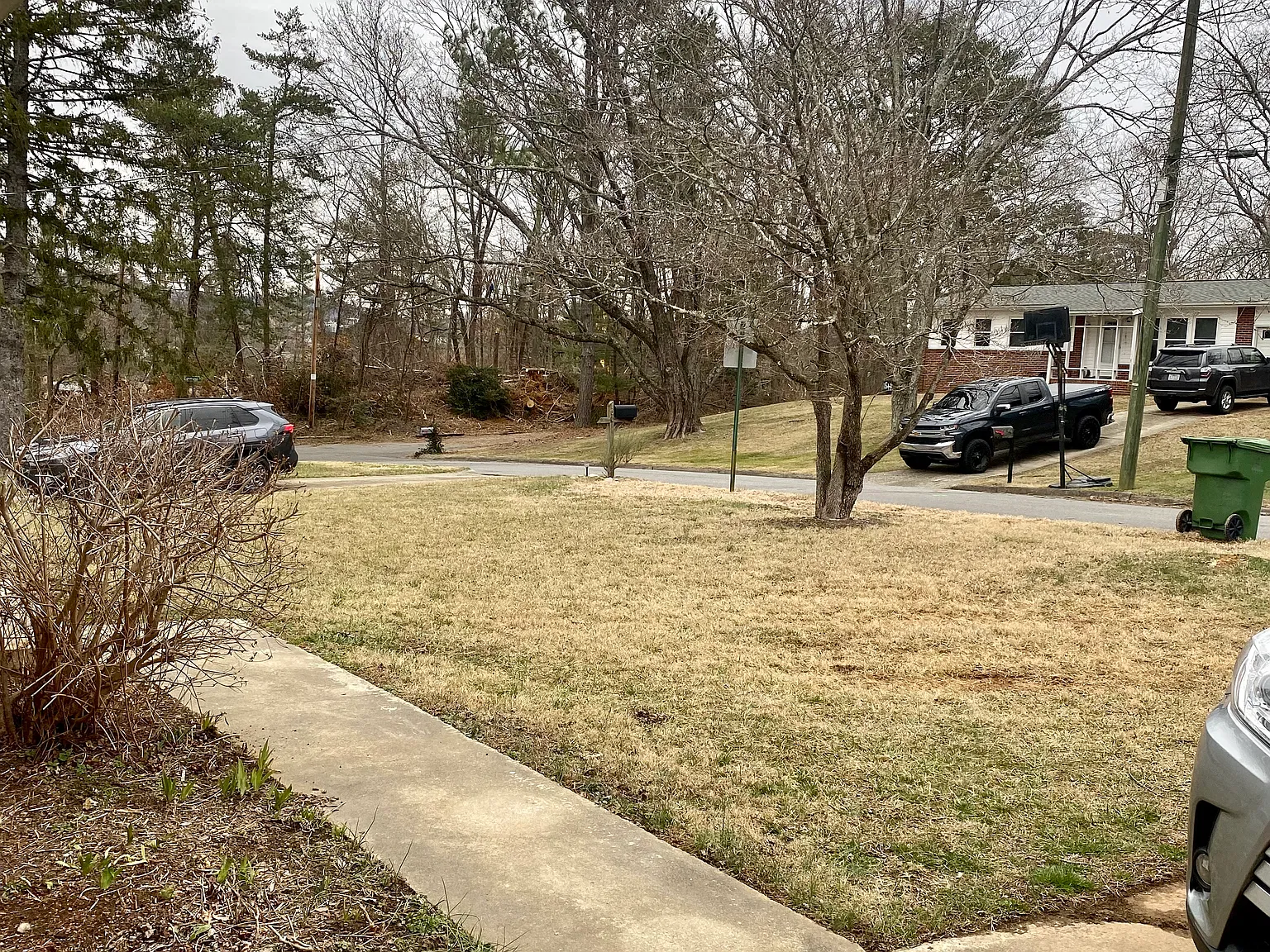 3 bed, 1000 sqft, $2,100 — Photo 3