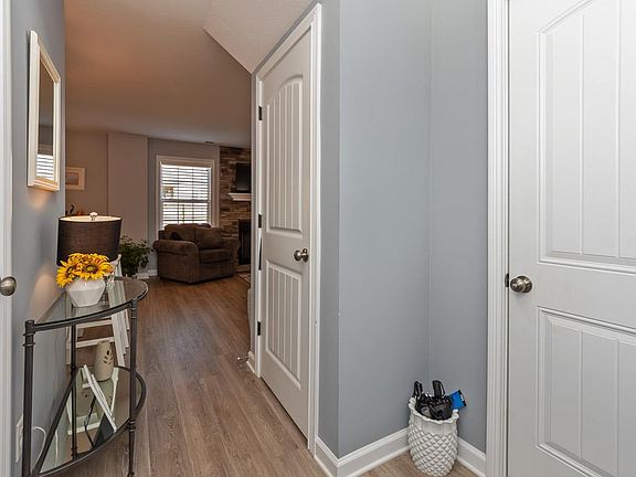 2nd image of 1124 Gentry Dr