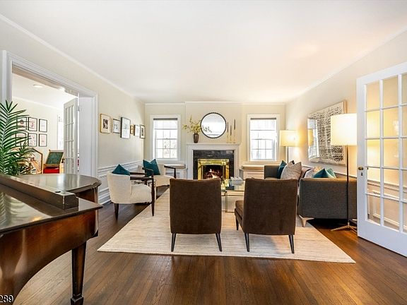 5th image of 64 Forest Ave