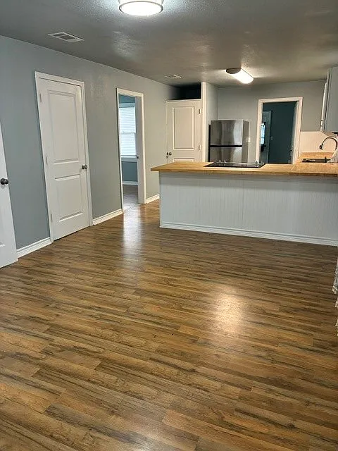 3 bed, 2.0 bath, 966 sqft, $1,600 — Photo 3