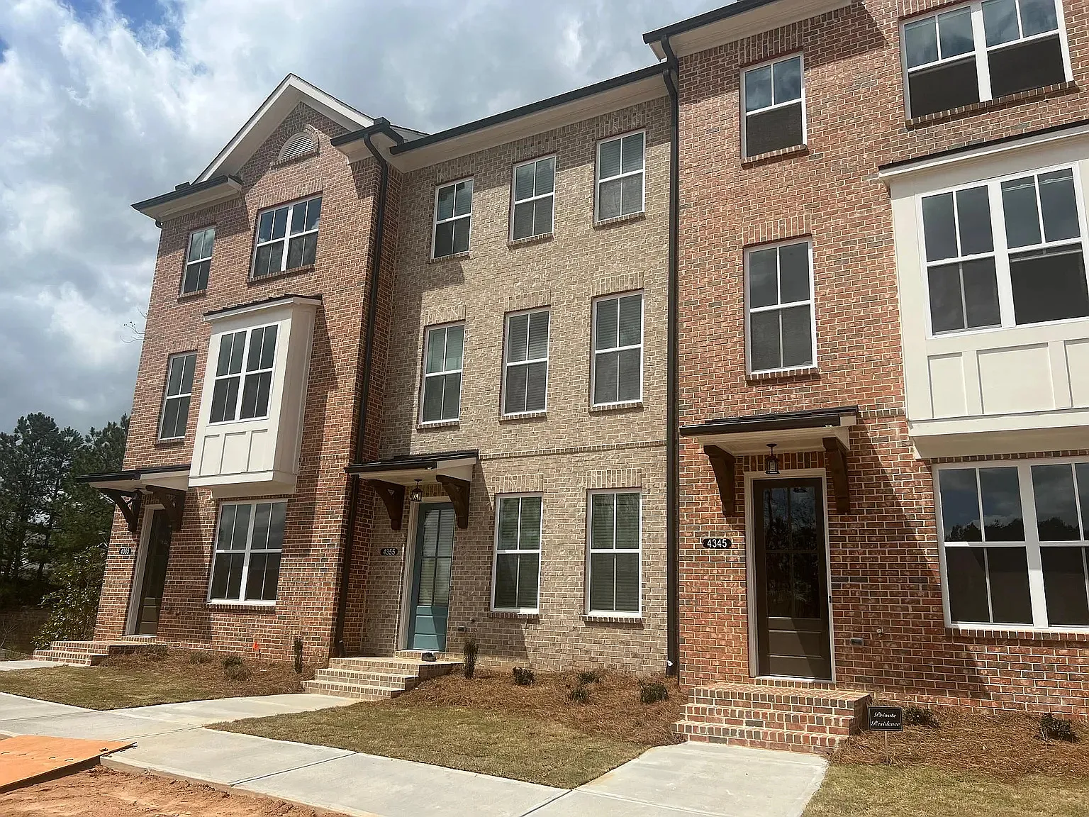 3 bed, 3.5 bath, 2084 sqft, $3,000 — Photo 1