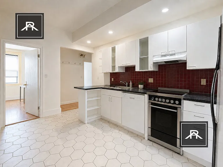54 Park Vale Ave #9 — Photo 4