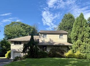 28 S Derby Rd, Springfield, NJ 07081