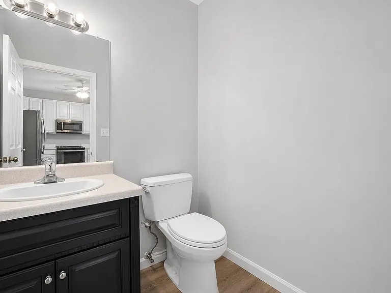 100 Pine St #5 — Photo 9
