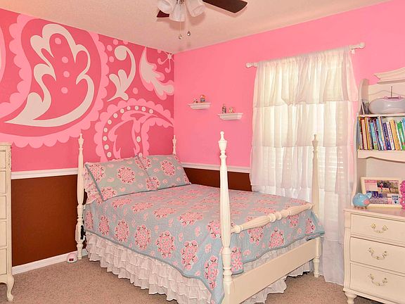 3rd image of 7788 Manor Dr