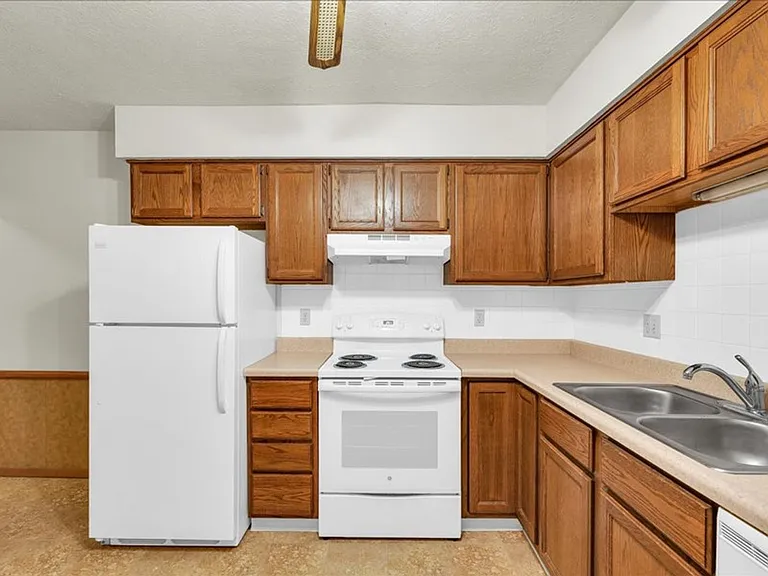 713 Fairmont Dr — Photo 4