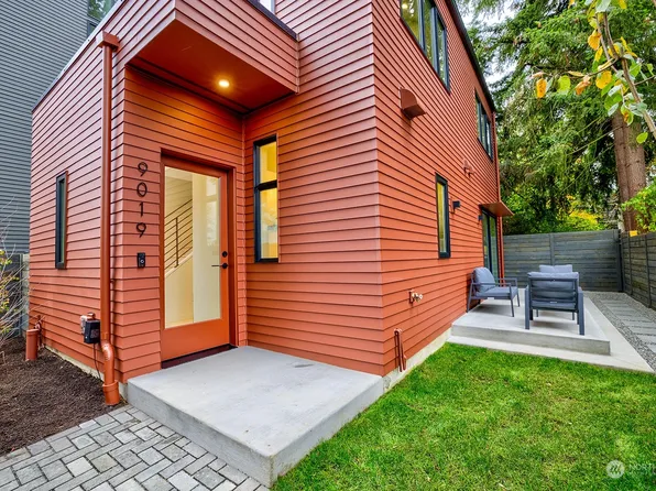 9019 8th Avenue NE, Seattle, WA 98115